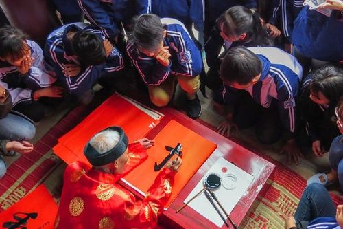 Tọa đàm mùa Xuân 2024: Chấn hưng văn hóa bắt đầu từ đâu?