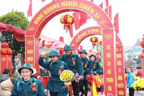 Hà Nội: Thanh niên hăng hái lên đường nhập ngũ