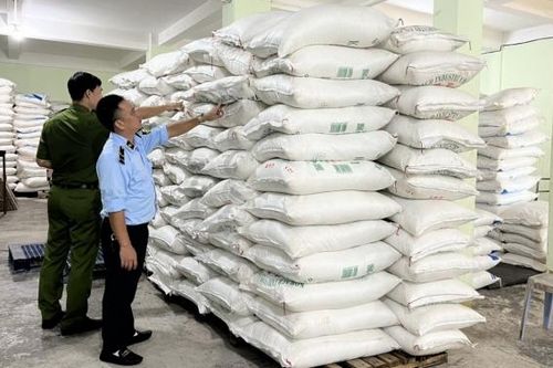Phú Yên: Phát hiện vụ vận chuyển 22 tấn đường kính trắng có dấu hiệu vi phạm