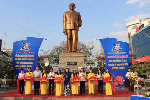 Trao giải và Khai mạc triển lãm Cuộc thi sáng tác ảnh nghệ thuật 25 năm xây dựng và phát triển TP. Long Xuyên