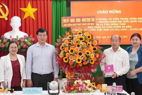 Bí thư Tỉnh ủy thăm, chúc mừng các đơn vị y tế nhân kỷ niệm Ngày Thầy thuốc Việt Nam
