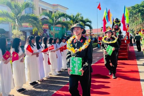Thanh niên Gia Lai nô nức lên đường tòng quân