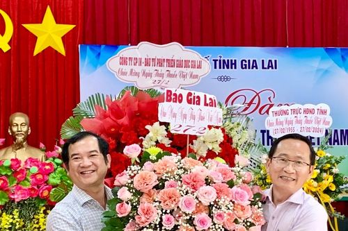 Báo Gia Lai thăm, chúc mừng các đơn vị y tế nhân ngày Thầy thuốc Việt Nam