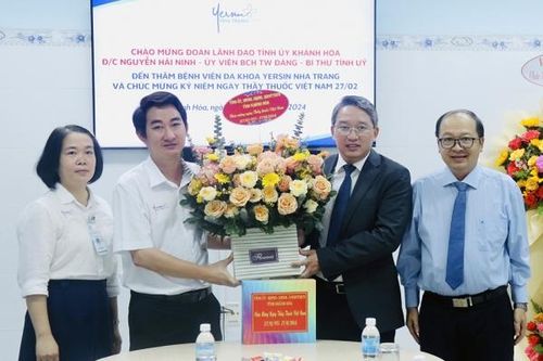 Bí thư Tỉnh ủy Nguyễn Hải Ninh thăm các cơ sở y tế