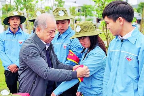 Góp sức trẻ xây dựng đô thị văn minh