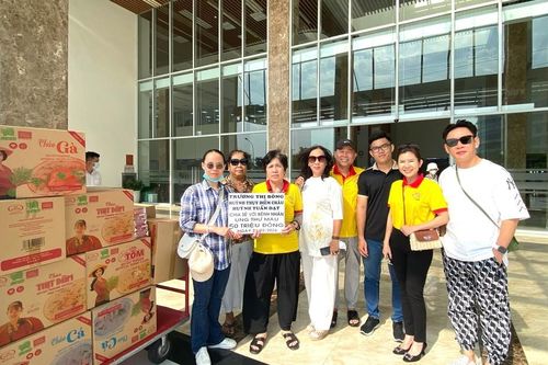 Tài trợ phẫu thuật mắt 'Ánh sáng từ bi' và trao quà đến bệnh nhân huyết học tại TP.HCM