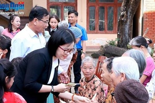 Hàng nghìn hộ khó khăn đón Xuân đầm ấm cùng Agribank