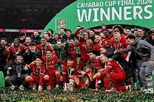 Van Dijk đáp trả chỉ trích sau khi vô địch Carabao Cup