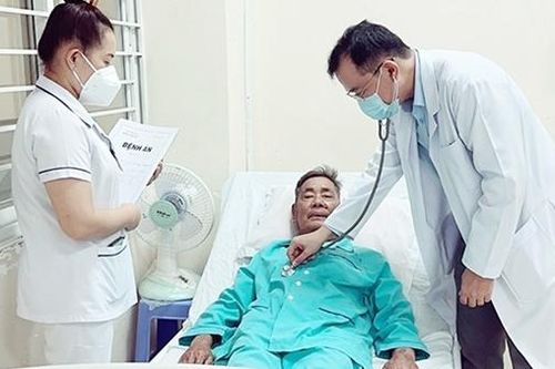 Người chiến sĩ 'áo trắng' tận tụy phục vụ người dân