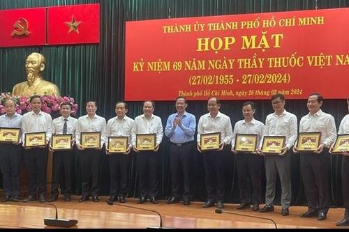 TP Hồ Chí Minh tôn vinh các thầy thuốc