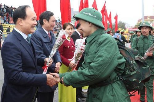 179 tân binh huyện Thanh Trì lên đường nhập ngũ