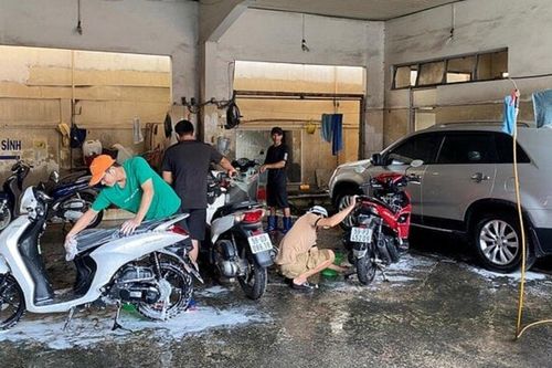 Rửa xe máy thường xuyên có hại không?