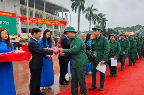 68 công dân ưu tú của quận Nam Từ Liêm nhập ngũ
