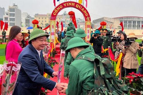 196 thanh niên nhập ngũ, nối tiếp truyền thống đất danh hương