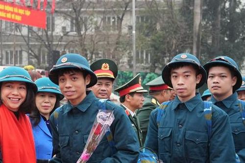 Gần 70 công dân quận Cầu Giấy lên đường nhập ngũ