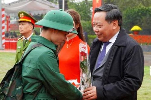 Phó Bí thư Thành ủy Nguyễn Văn Phong dự Lễ giao, nhận quân tại huyện Chương Mỹ