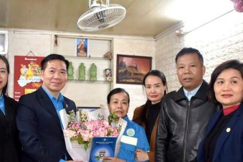 Hỗ trợ các nữ đoàn viên Công đoàn khó khăn