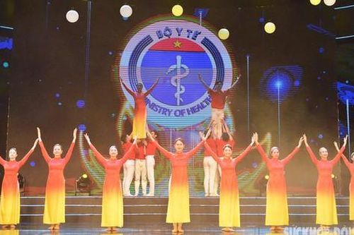 Những hình ảnh trước giờ diễn ra Chương trình tôn vinh Thầy thuốc Việt Nam và trao giải Cuộc thi viết 'Sự hy sinh thầm lặng'