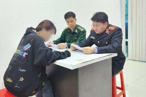 Bé gái 12 tuổi bị mẹ đẻ và bà ngoại ép bán sang Trung Quốc