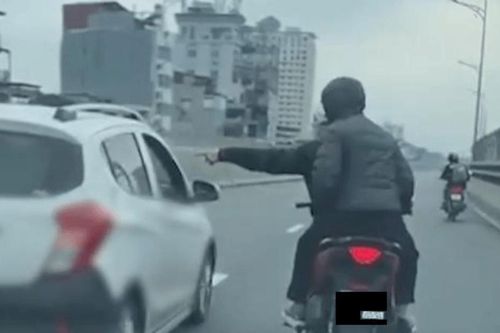 Vụ tạt đầu ô tô, hành hung tài xế trên đường Vành đai 2: Tài xế SH khai gì?