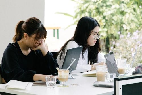 Nghịch lý giữa 'mùa nghỉ việc' sau Tết