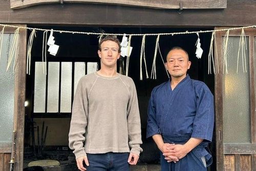 Mark Zuckerberg rèn kiếm