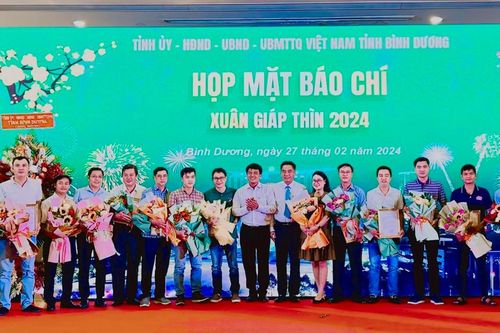 Lãnh đạo tỉnh Bình Dương gặp mặt báo chí đầu năm mới