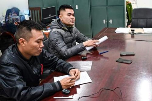 Tạm giữ hình sự 2 người đi SH đánh người trên đường Vành đai 2