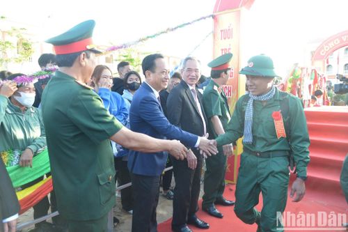 Tuổi trẻ Bạc Liêu nô nức lên đường nhập ngũ