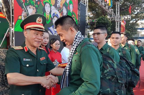 Thanh niên Thành phố Hồ Chí Minh nô nức lên đường nhập ngũ