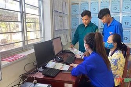 DIỄN ĐÀN LỜI HỨA VỚI HẬU PHƯƠNG: Bí thư Đoàn vùng biên tình nguyện nhập ngũ