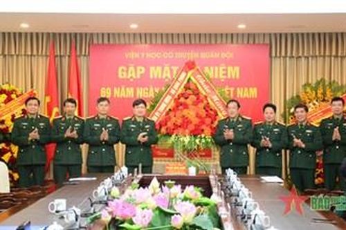Thượng tướng Phạm Hoài Nam chúc mừng Viện Y học cổ truyền Quân đội