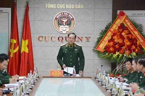 Thượng tướng Vũ Hải Sản thăm, chúc mừng Ngày Thầy thuốc Việt Nam tại Cục Quân y
