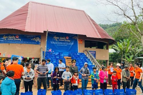 Những thầy thuốc mang quân phục