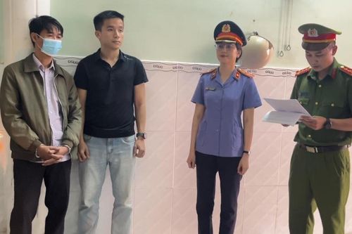Bắt giám đốc lừa