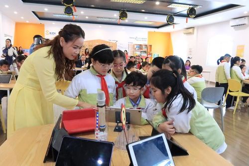 Giờ học hiệu quả từ xây dựng phòng học thông minh