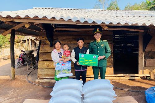 Tiếp tục hỗ trợ hộ gia đình bị cháy nhà ổn định cuộc sống