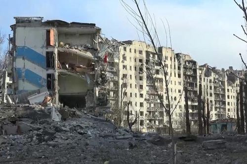 Ukraine lại rút quân khi Nga đẩy mạnh tấn công ở chiến trường phía đông
