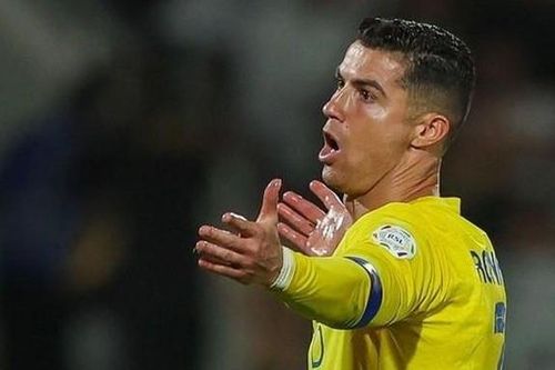 Siêu sao Ronaldo bị treo giò 2 trận vì hành động phản cảm