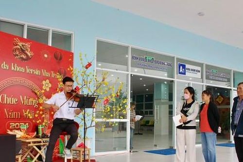 Mang âm nhạc đến bệnh viện ở Nha Trang