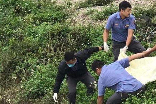 Cụ ông đạp xe băng qua đường ray bị tàu hỏa tông tử vong