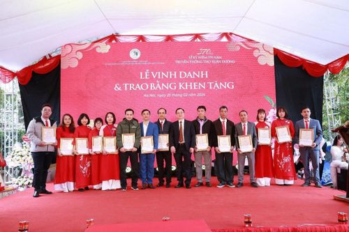 Dòng họ 17 đời làm thuốc, chữa bệnh cứu người