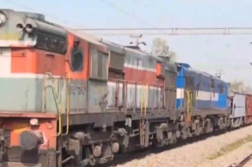 Đoàn tàu mất kiểm soát, phi băng băng hơn 72 cây số không có người lái