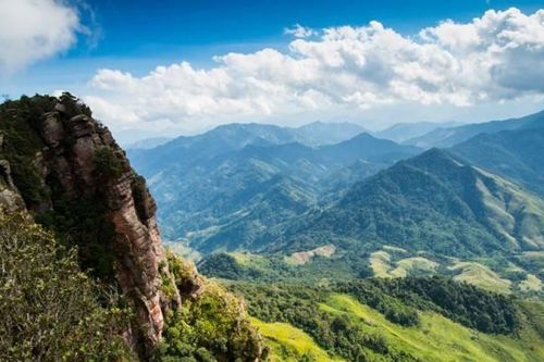 Địa danh Pha Luông trong bài thơ Tây Tiến thuộc tỉnh nào?