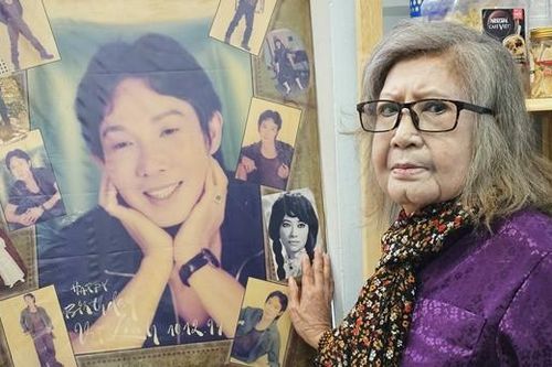 NSƯT Diệu Hiền mang di ảnh học trò - NSƯT Vũ Linh sang nhà mới