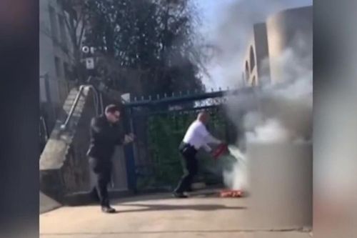 Phi công Mỹ tự thiêu bên ngoài Đại sứ quán Israel ở Washington