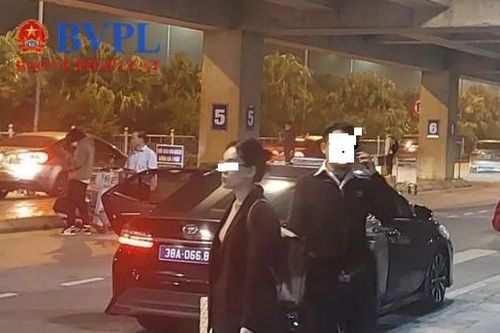 Chủ tịch Hội phụ nữ bị kiểm điểm vì dùng xe công đón con