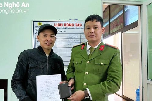 Đại úy công an xã nhặt được ví tiền, trả người đánh mất