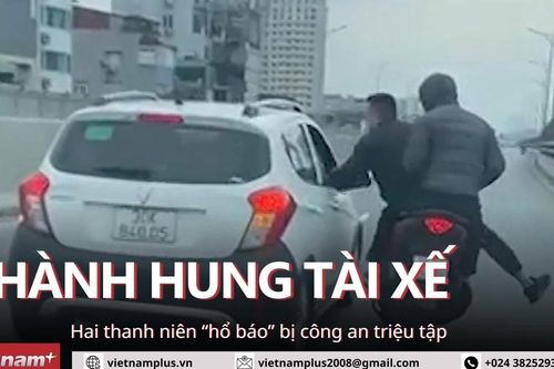 Triệu tập hai thanh niên 'hổ báo' hành hung tài xế ôtô trên đường vành đai 2