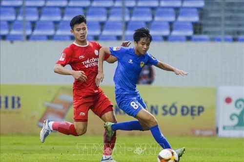 Xuân Tú ghi cú đúp giúp Quảng Nam thắng Thể Công - Viettel